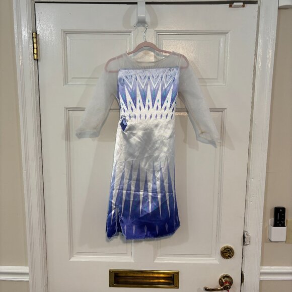 Frozen, Queen Elsa, complete dress up kit! Dress plays 2 songs, wand lights up! - Picture 6 of 12